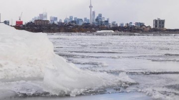 开云体育-加拿大滑雪爱好者“拒赴美”，特朗普言论致预订量暴跌